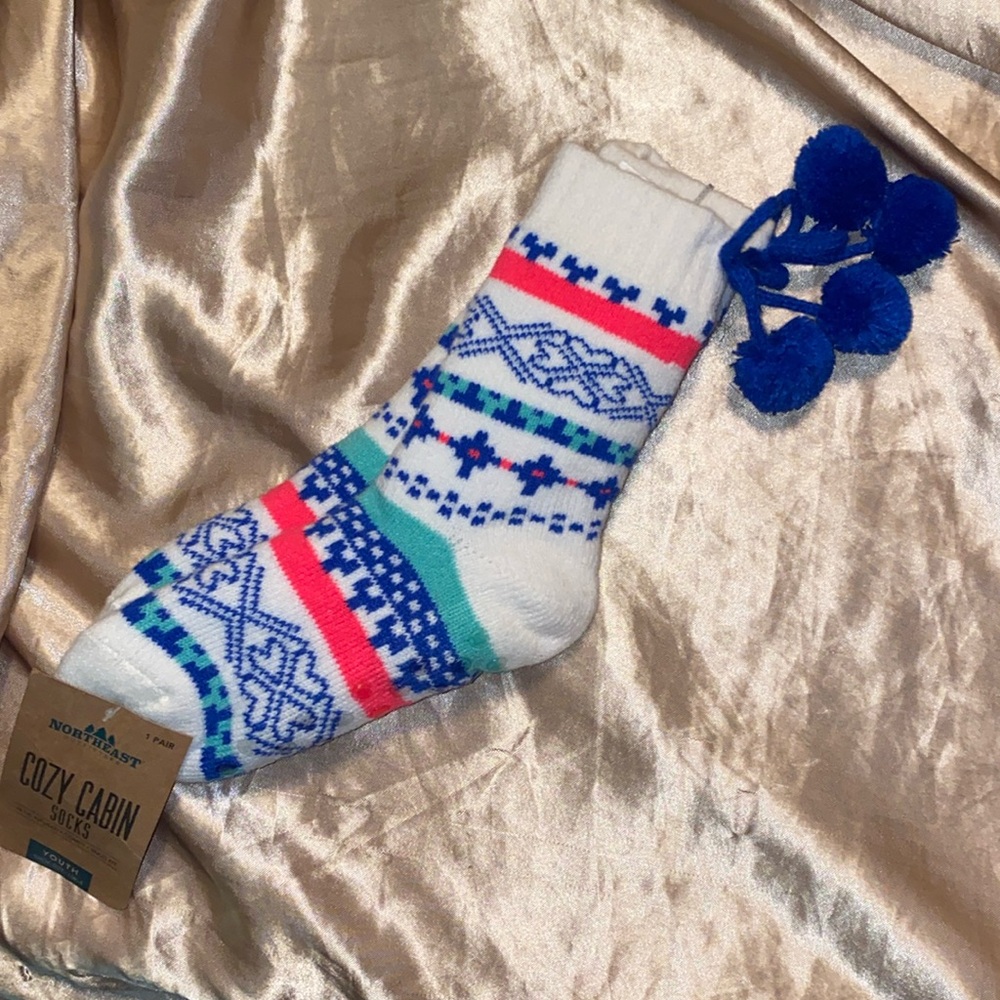 Northeast Outfitters | Cozy Cabin Aloe infused Youth socks | NWT